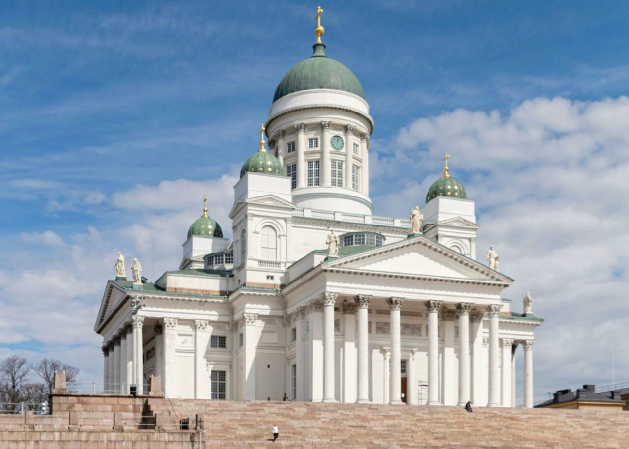 晴れの日のヘルシンキ大聖堂