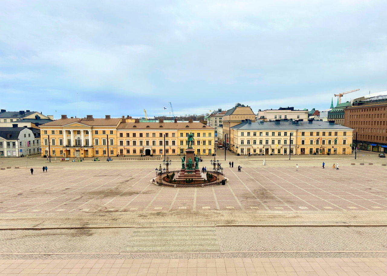 ヘルシンキ大聖堂前から見渡した元老院広場
